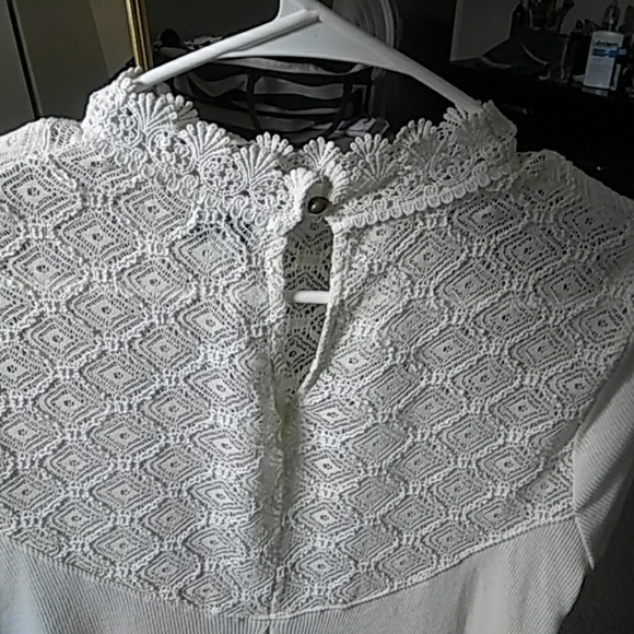 Tops - Picture 4 of 4